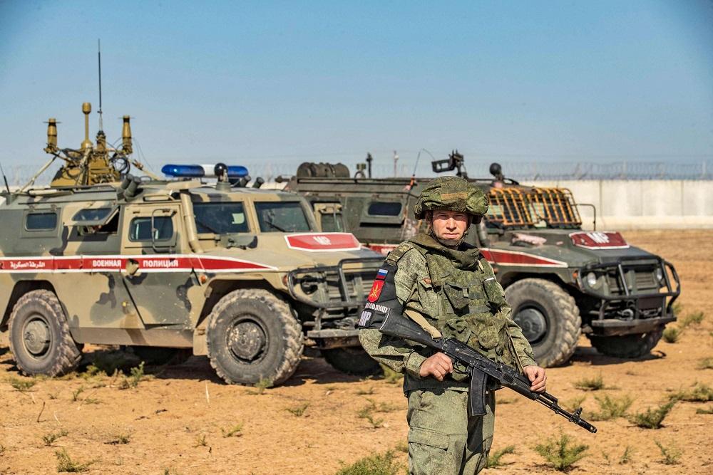 الروس عملوا على نبش قبور في المخيمات الفلسطينية بحثا عن رفات كوهين