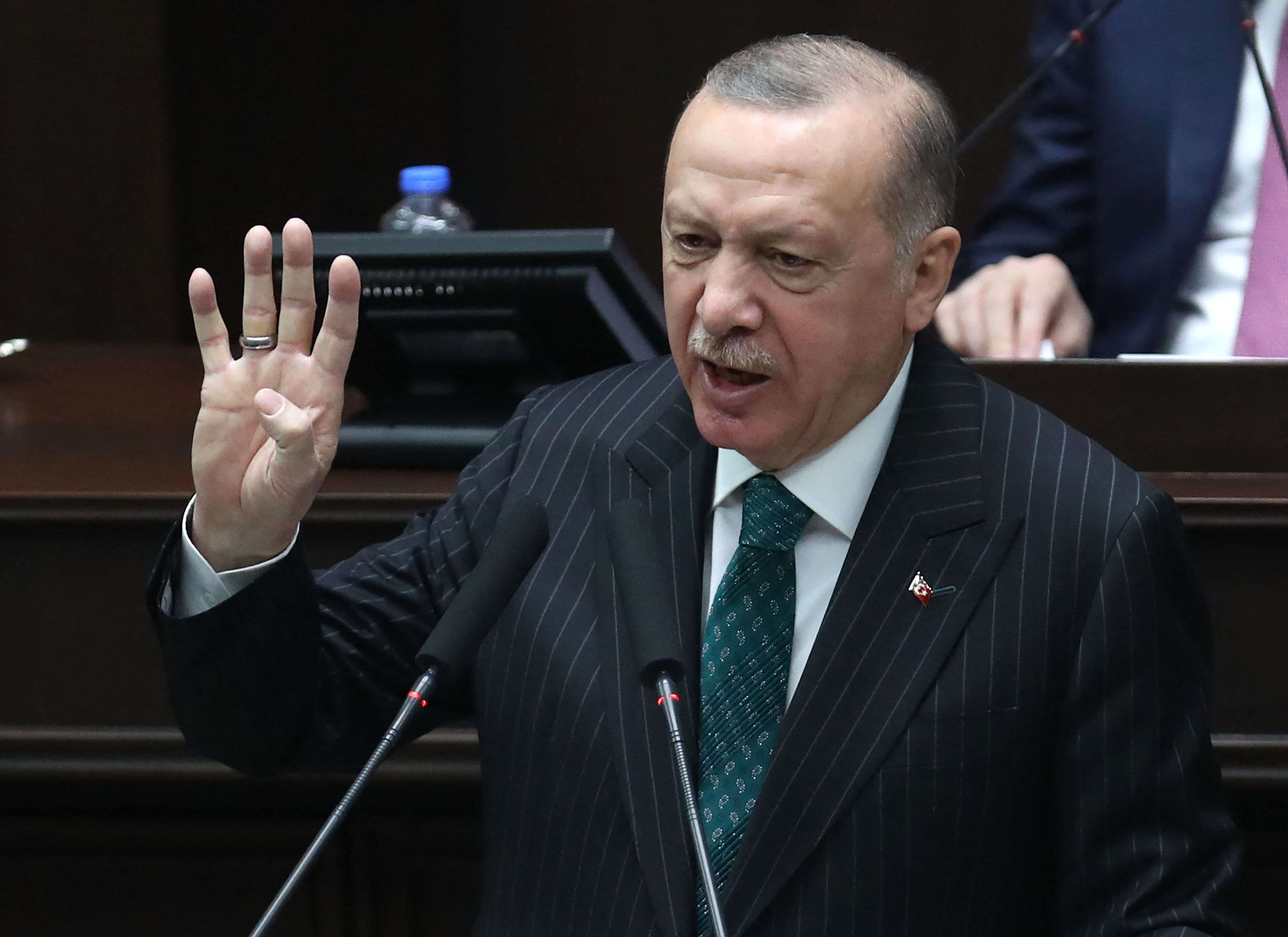 العزلة تدفع اردوغان لمراجعة دعمه للإخوان