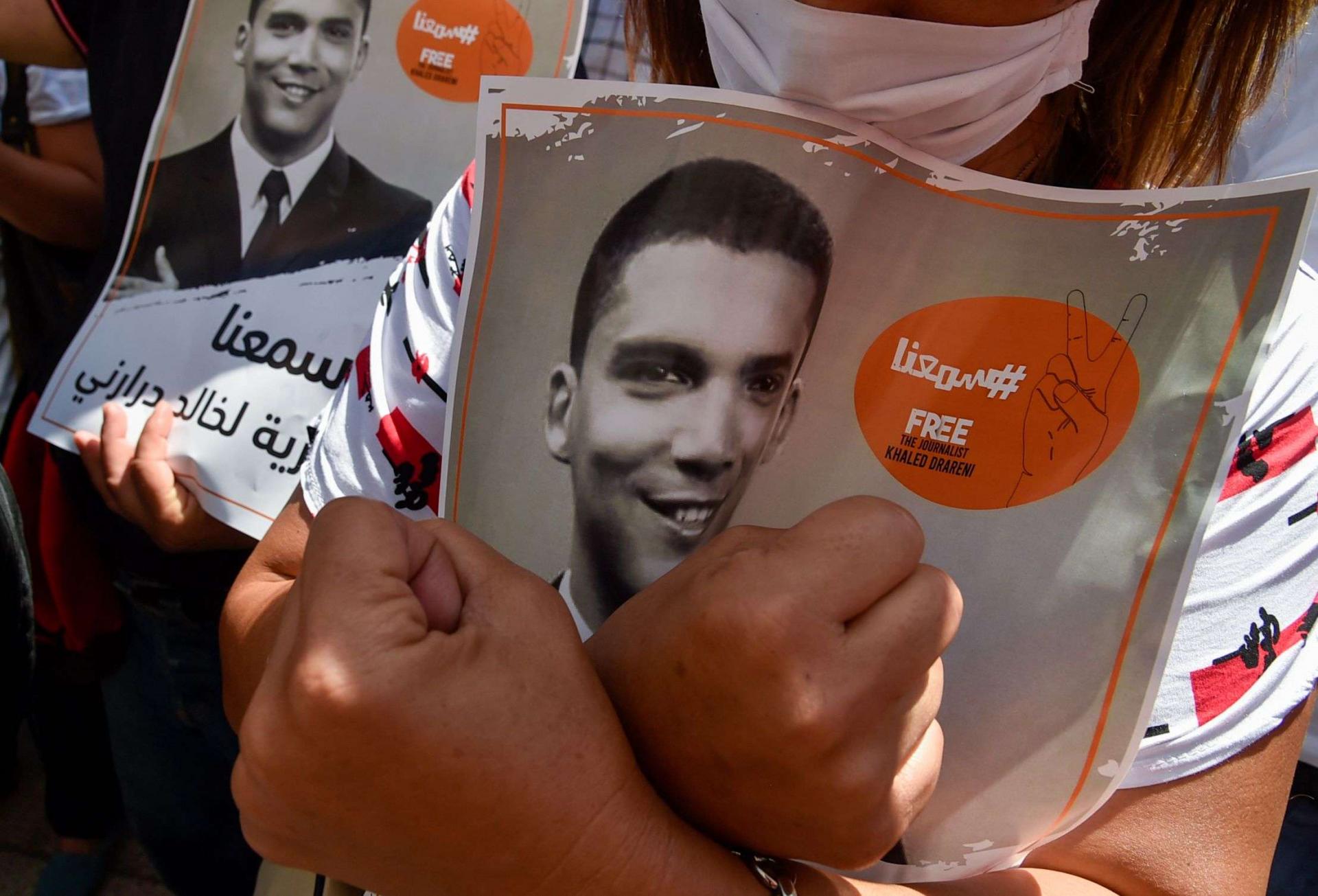 الحكومة الجزائرية تلاحق الباحثين والصحفيين في اطار سياسة القمع