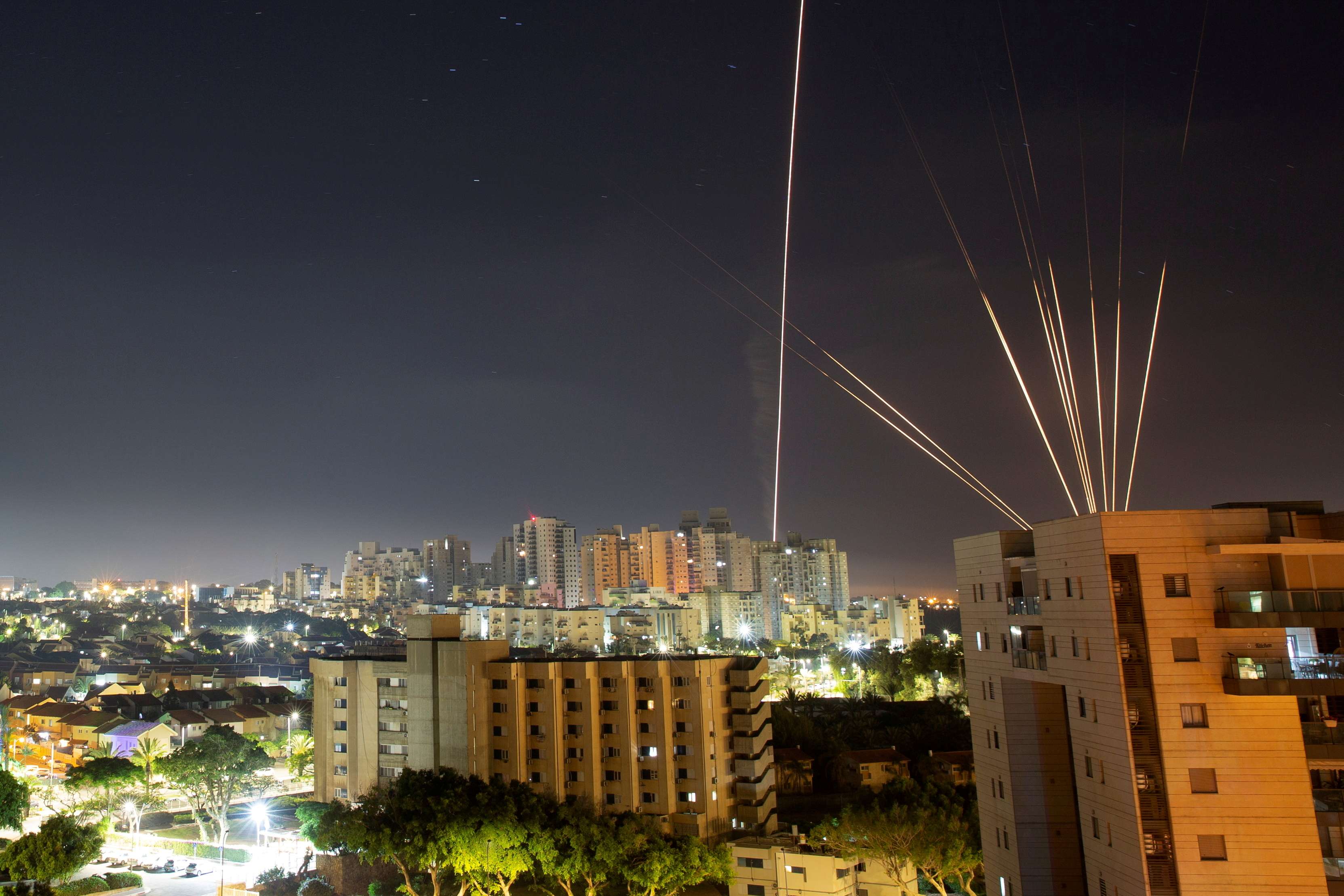الجيش الإسرائيلي يؤكد إطلاق الفصائل الفلسطينية 70 صاروخا من غزة تجاه اسرائيل الـ 12 ساعة الماضية