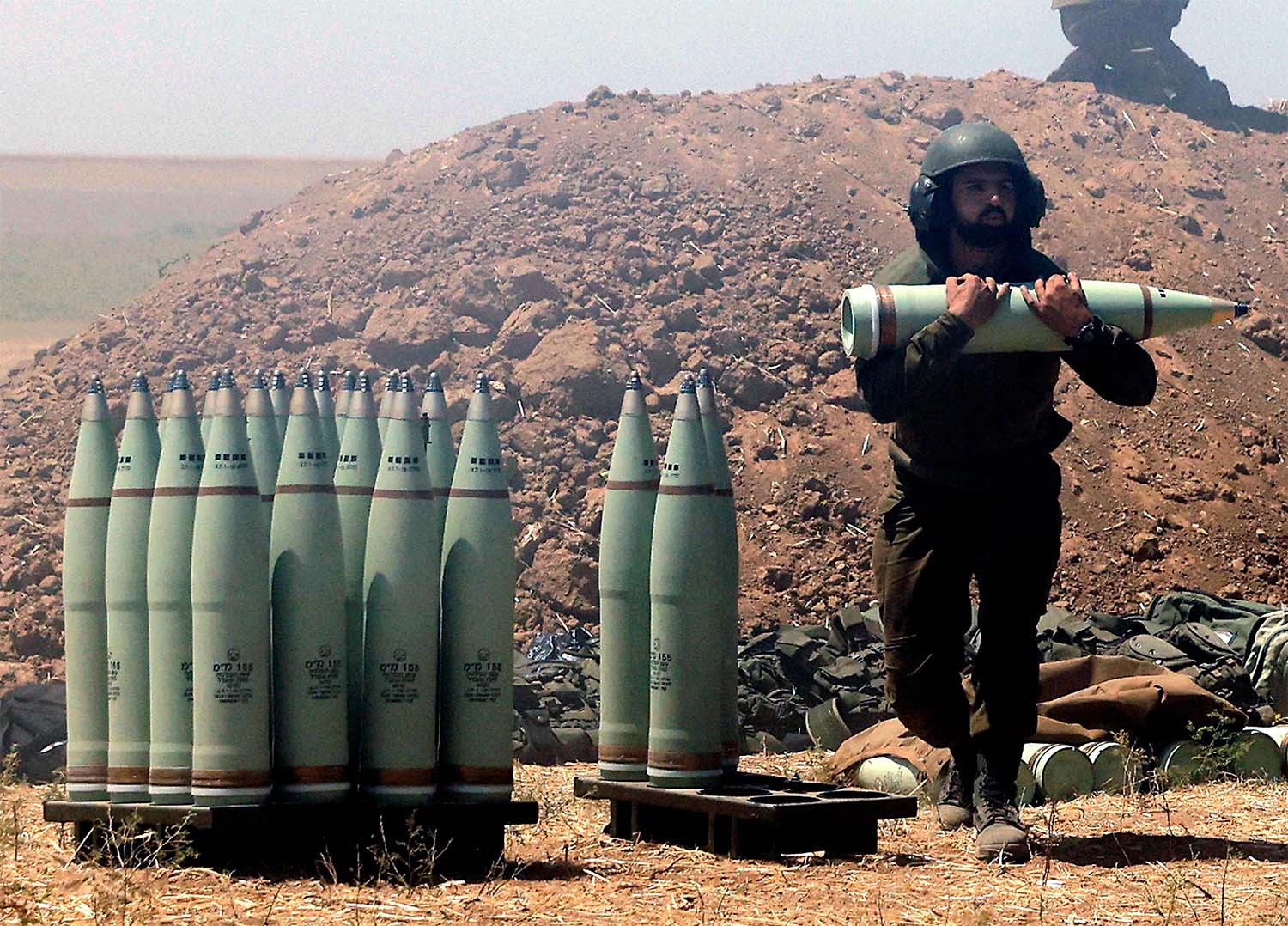 Israel continues to fire artillery shells towards the Gaza Strip