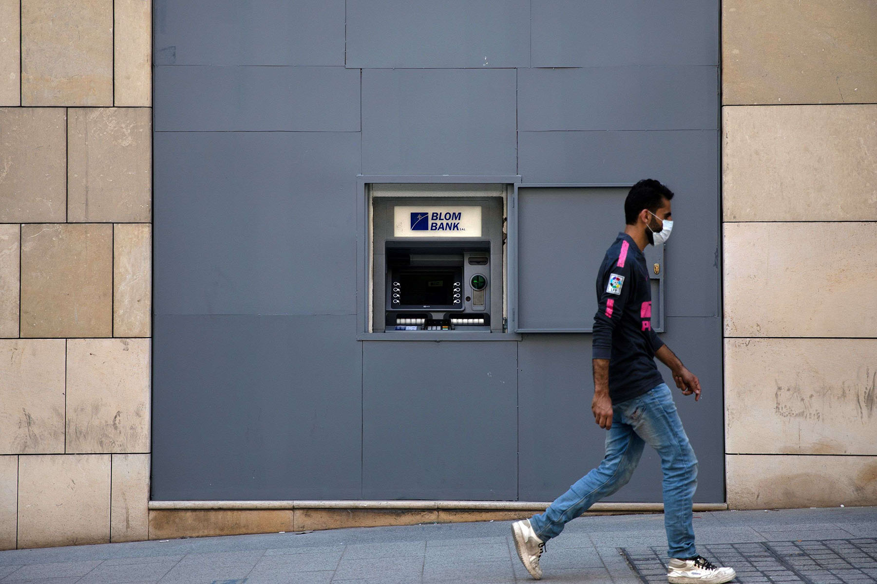 البنوك اللبنانية تجنبت الافلاسات حتى الان