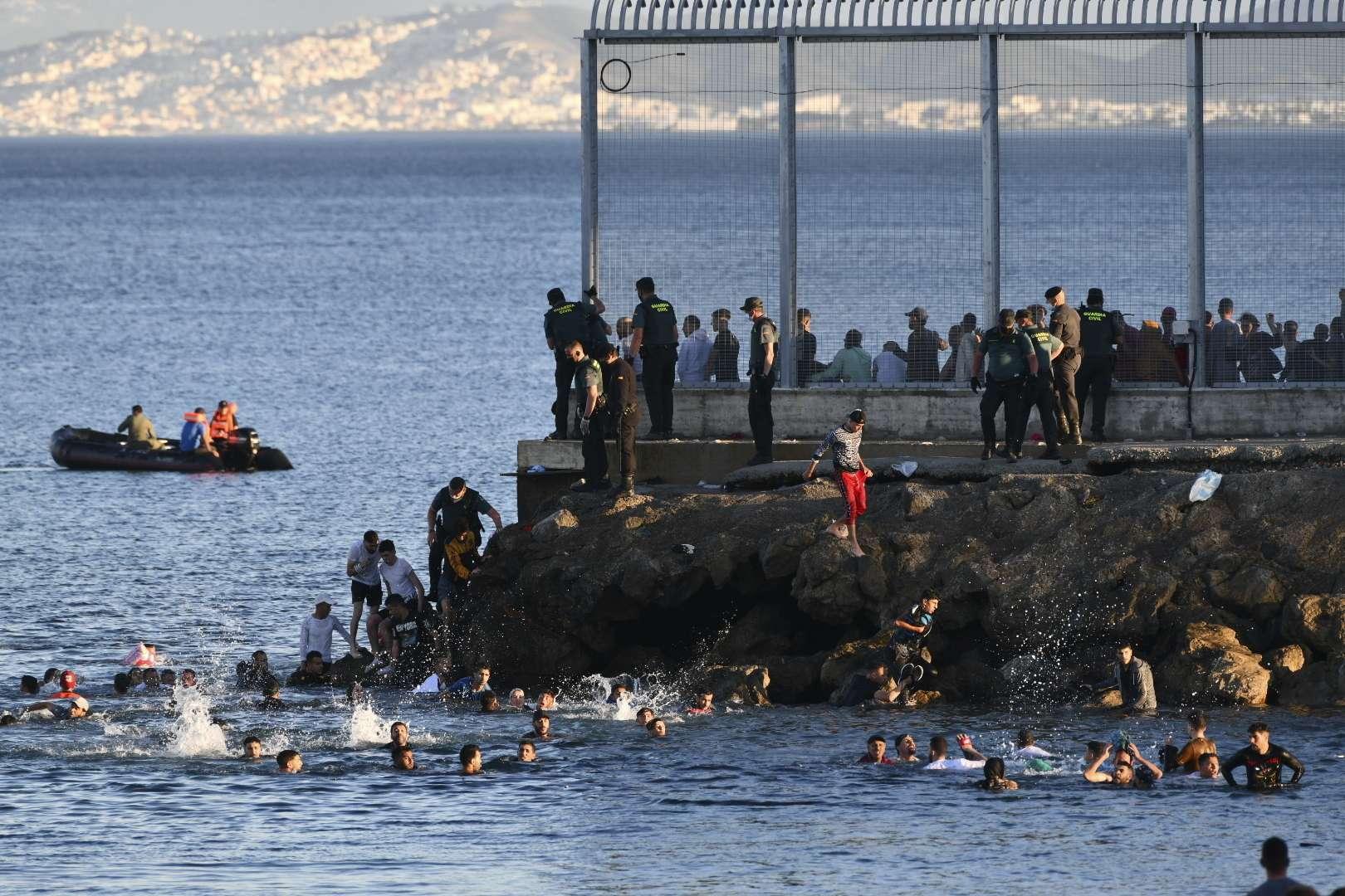 تدفق المهاجرين إلى جيب سبتة الإسباني