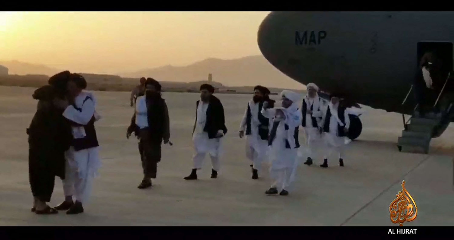 الملا عبدالغني برادر يصل من الدوحة إلى قندهار 