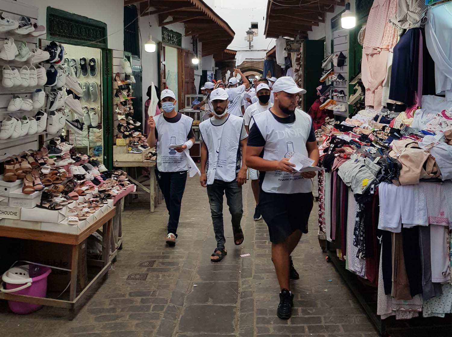 PJD campaigners flouting the COVID-19 safety rules in Tetouan's ancient medina