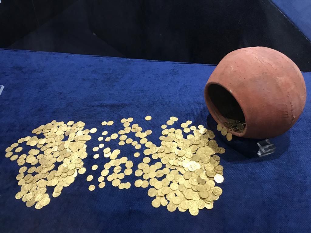 نقود ذهبية