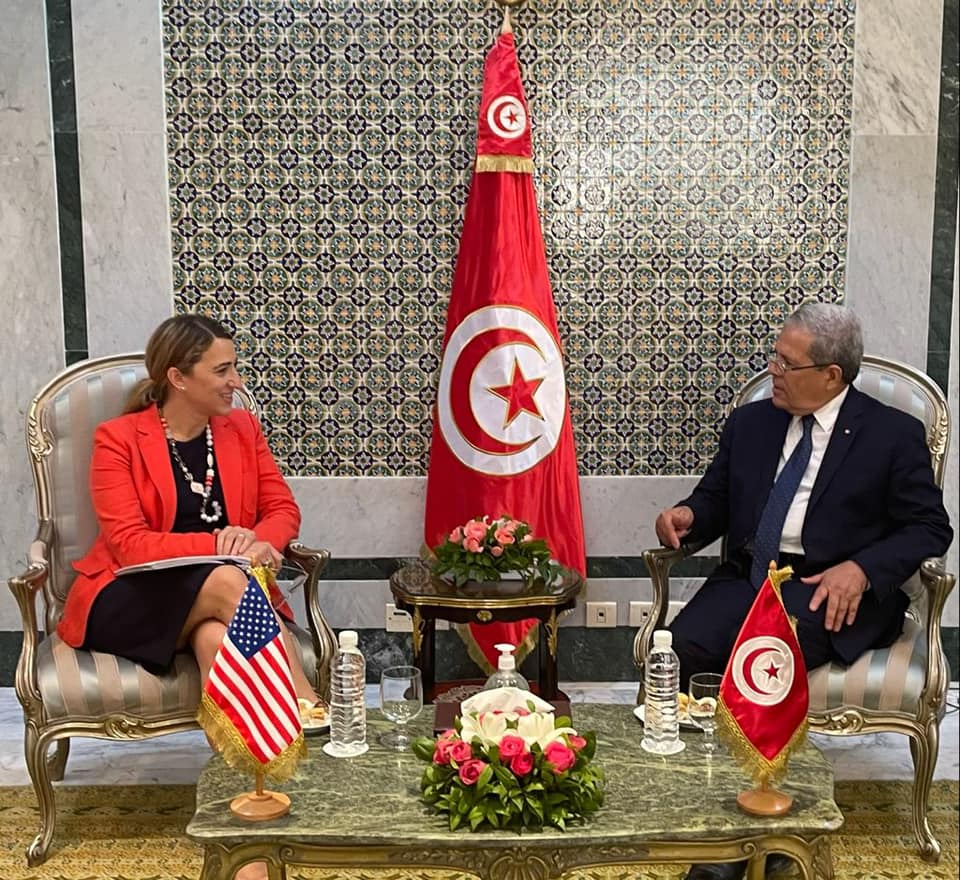 وزير الخارجية التونسي عثمان الجرندي ومساعدة وزير الخارجية الأمريكي لشؤون الشرق الأدنى يال لامبارت