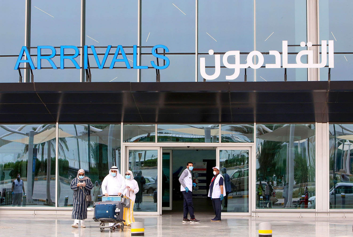من لديهم إقامات داخل البلاد من اللبنانيين غير مشمولين بالقرار