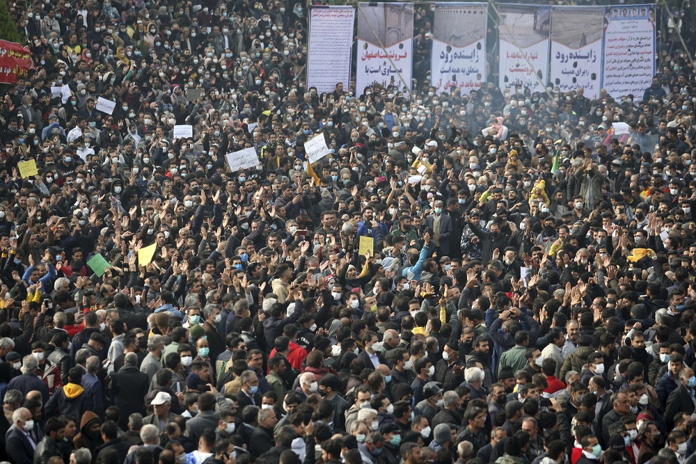غليان في اصفهان ثالث أكبر مدن إيران بسبب معضلة شح المياه