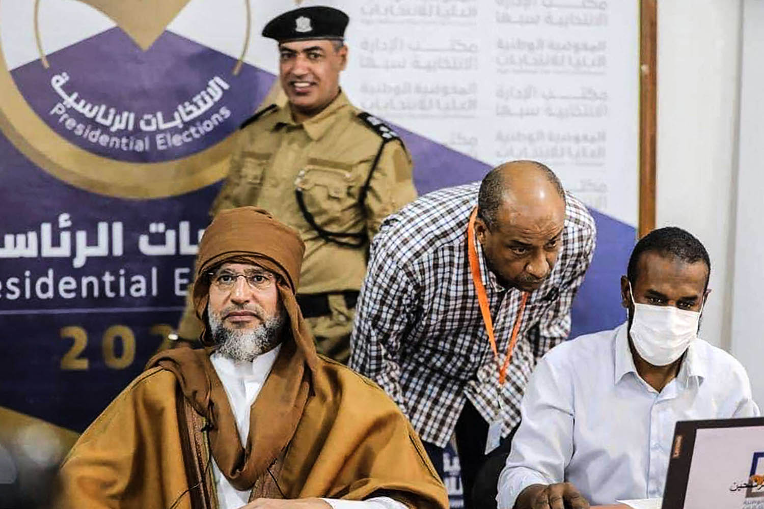 سيف الإسلام القذافي يقدم أوراق ترشيحه لانتخابات الرئاسة في ليبيا