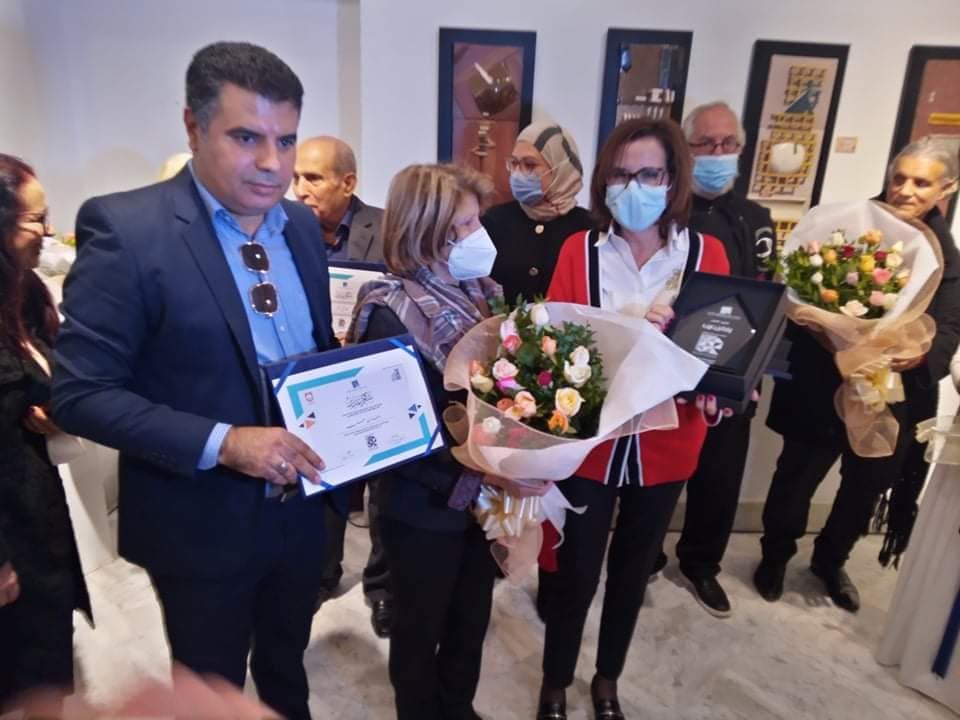 مد جسور التواصل بين الأجيال