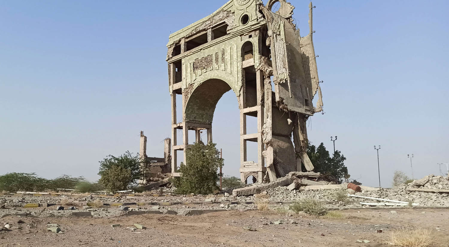 بوابة في مدخل من مداخل مدينة الحديدة