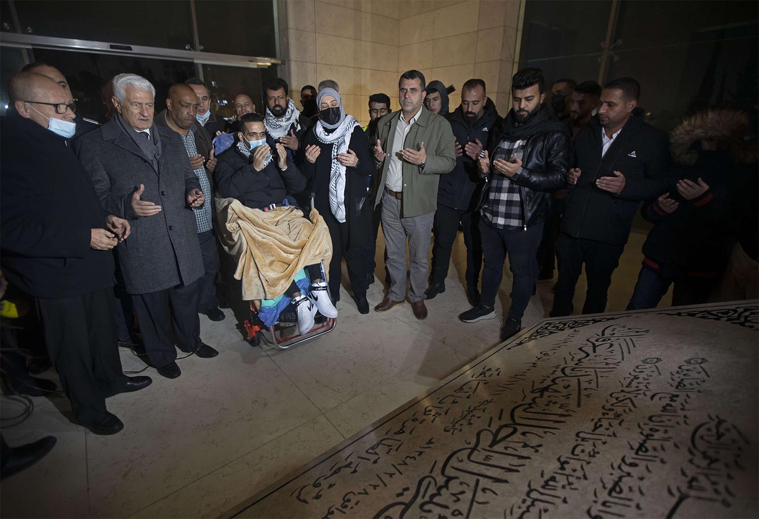Marathon hunger strikers receive a hero's welcome back home