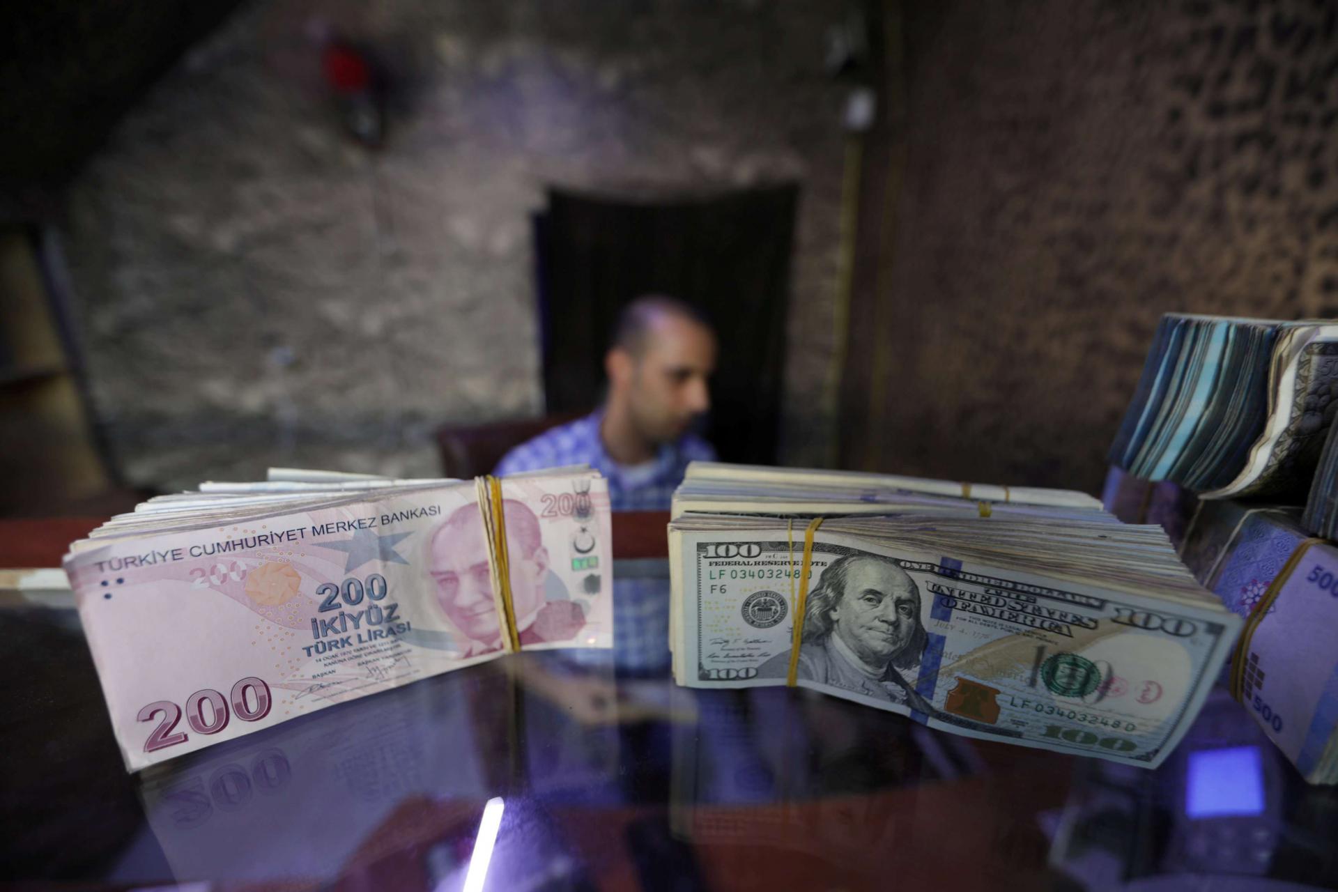 سياسات اردوغان اضرت بالليرة التركية