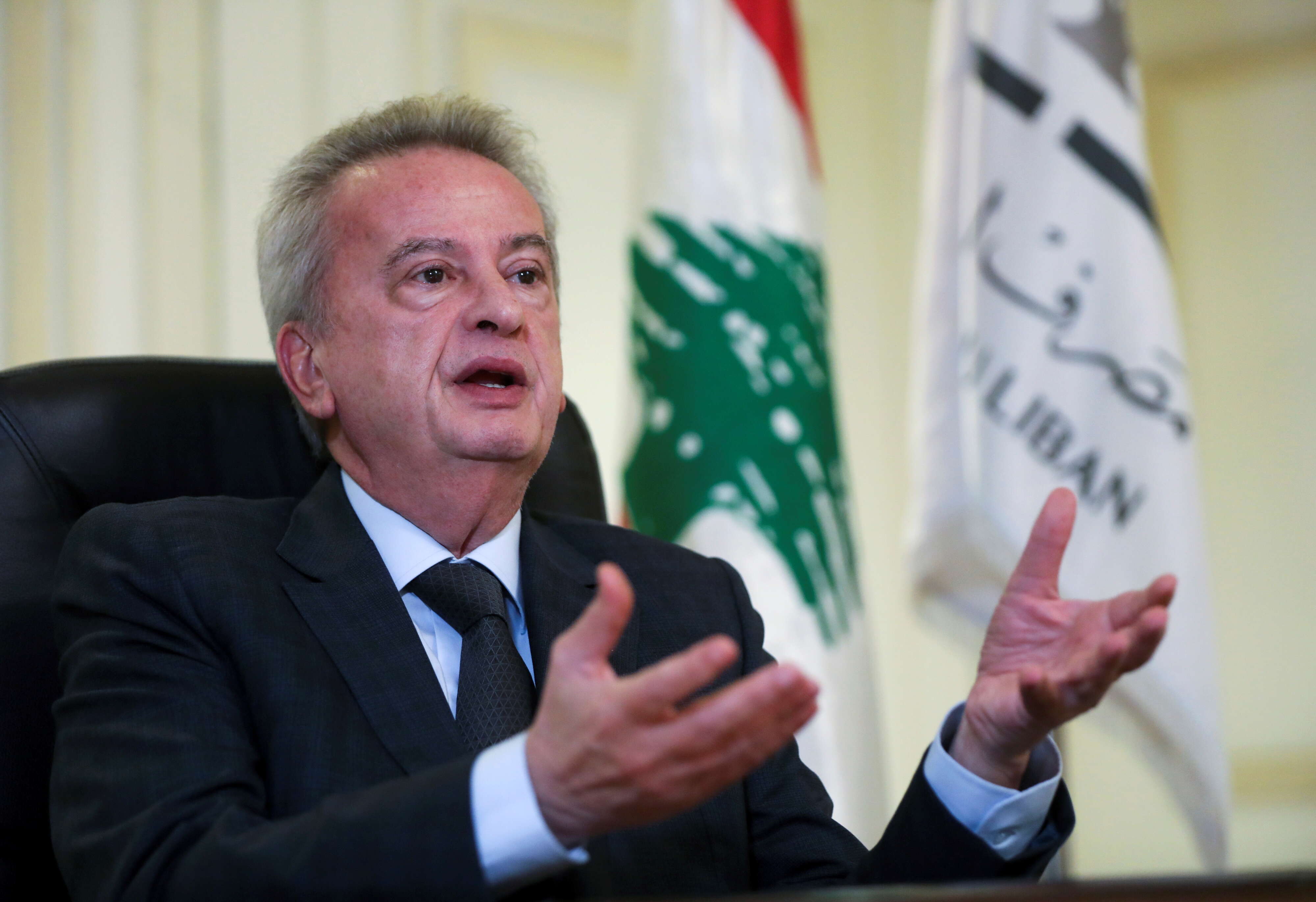 الخناق يزيد على حاكم مصرف لبنان