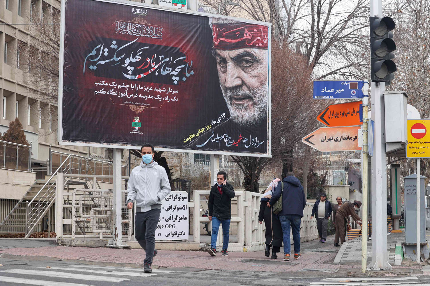 جدارية وسط طهران لقاسم سليماني