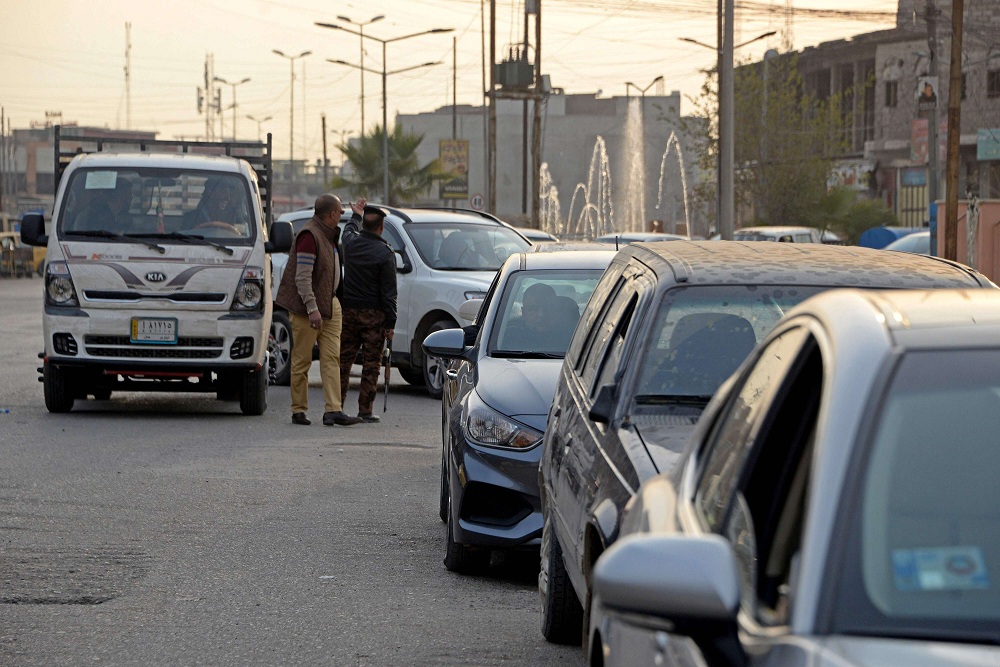طوابير طويلة أمام محطات الوقود في الموصل