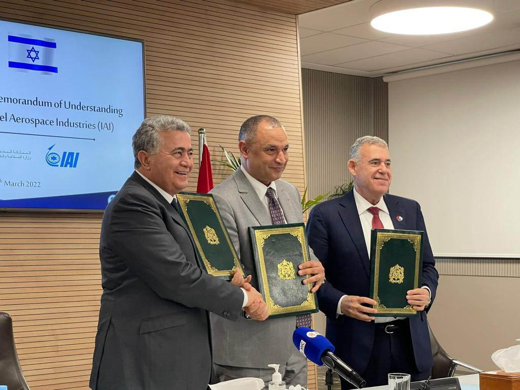 Morocco’s industry minister Ryad Mezzour (C) after signing the deal with IAI chief Amir Peretz (L)