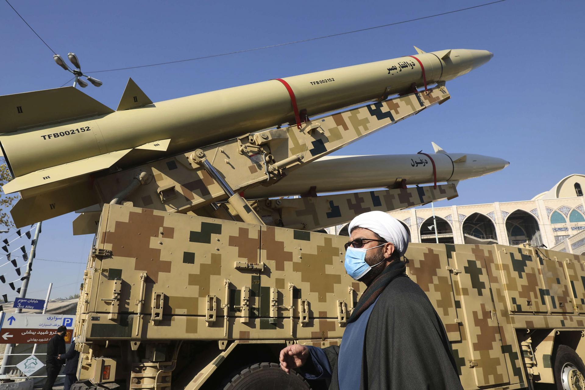 الحرس الثوري عرض في الدوحة عدداً من نماذجها من الطائرات والصواريخ وغيرها من المعدّات العسكرية