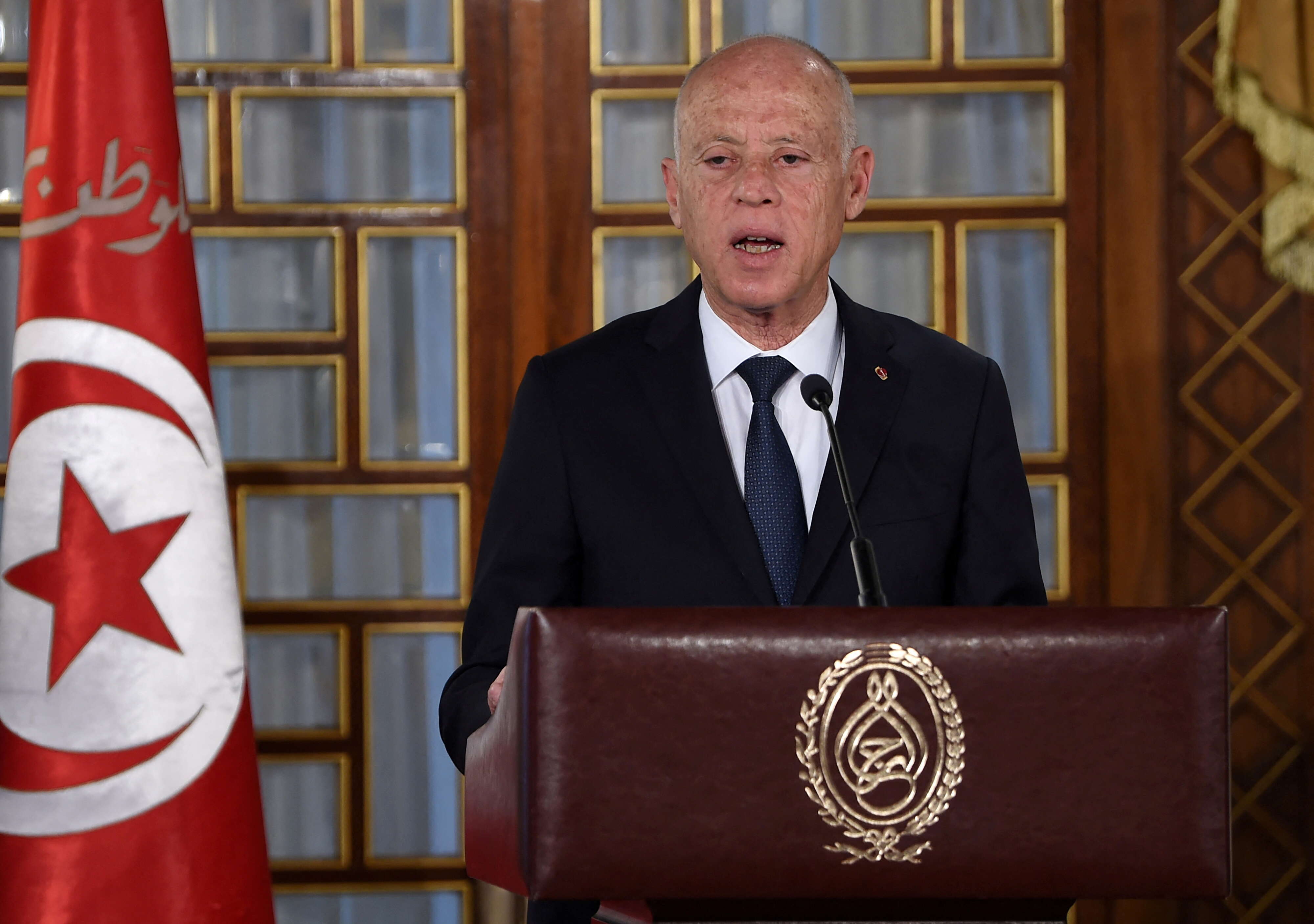 "التونسيون يشقون طريقهم نحو الجمهورية الجديدة"