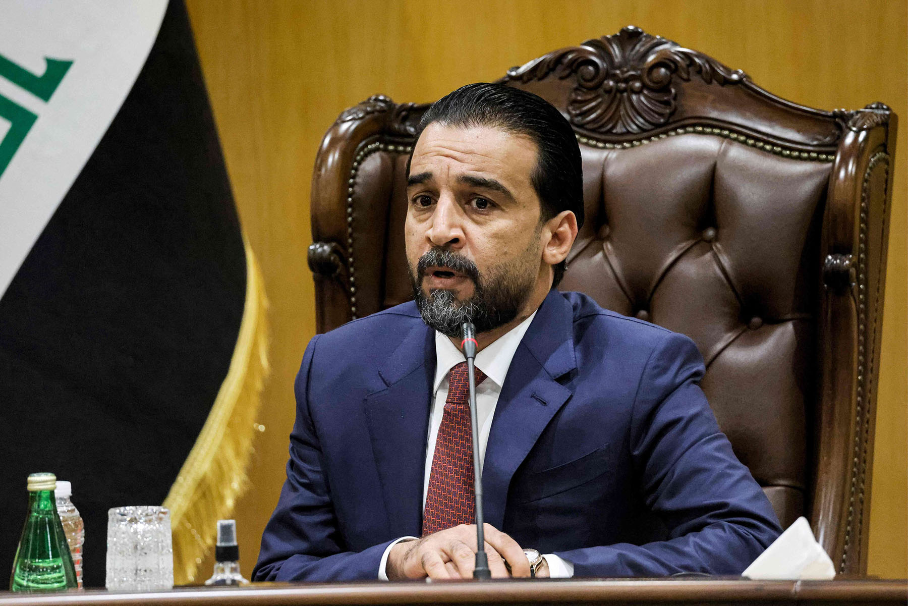الحلبوسي يبدو مثل رجل وحيد ليس له من يناصره أو يقف بوجه خصومه
