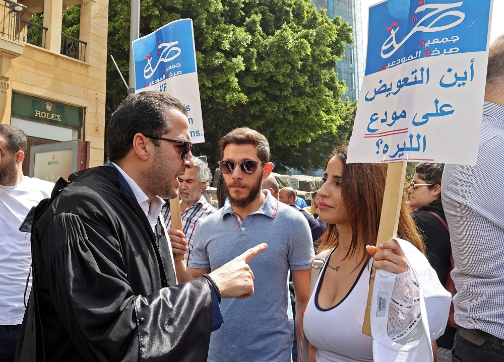 أعضاء المهن الحرة والنقابات وأصحاب الودائع قادوا الاحتجاجات