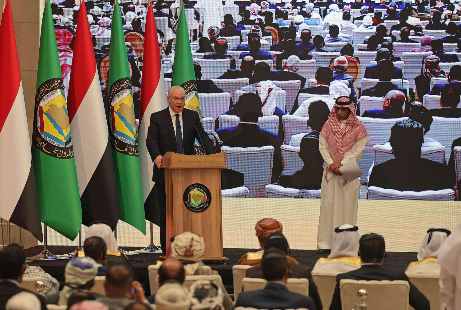 المبعوث الأميركي تيموثي ليندركينغ يلقي كلمة في مؤتمر الرياض