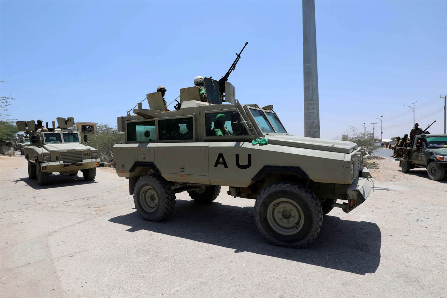 Shabab fighters launched a pre-dawn raid on the African Union Mission military base in El Baraf