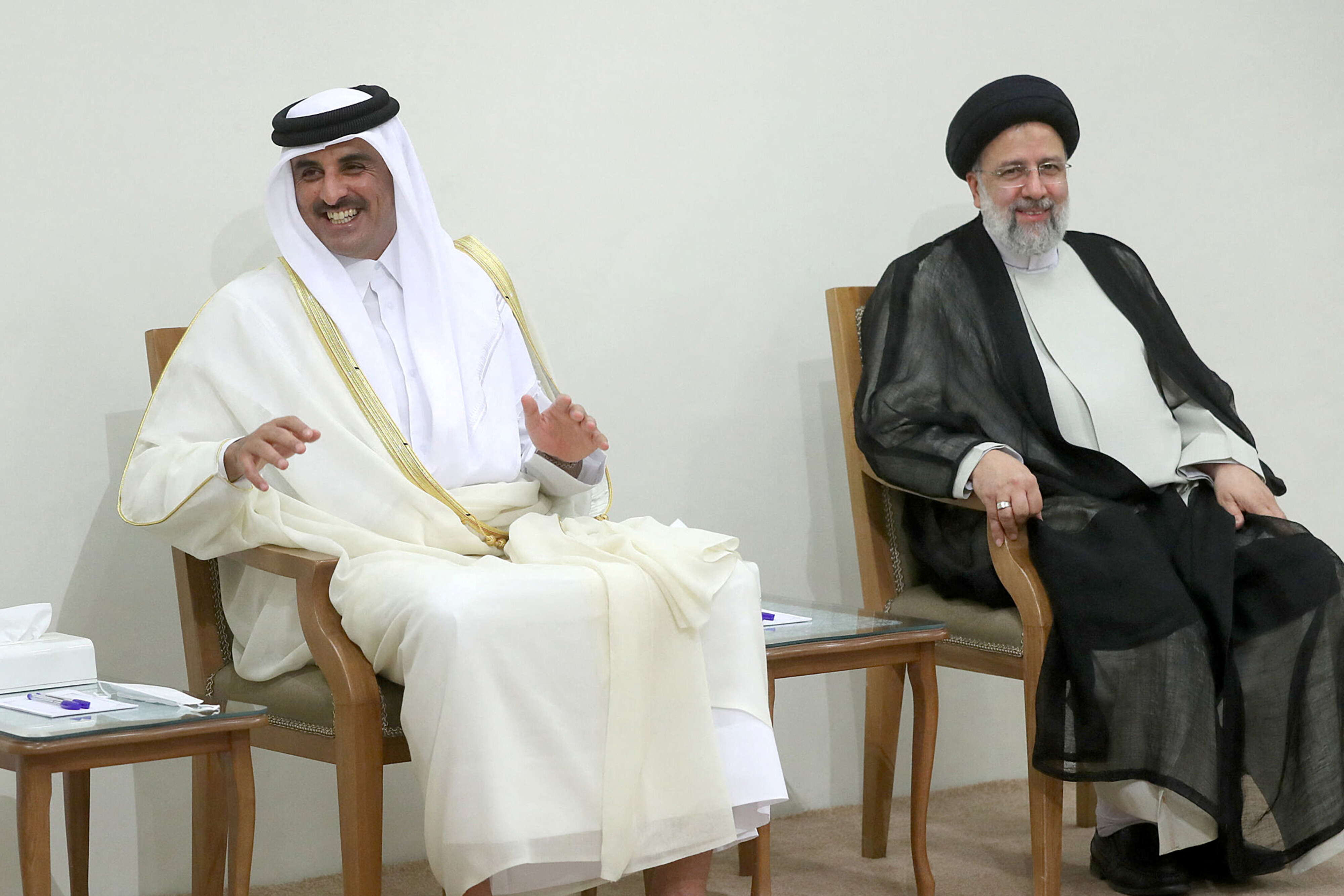 الإيرانيون أكثر حذرا