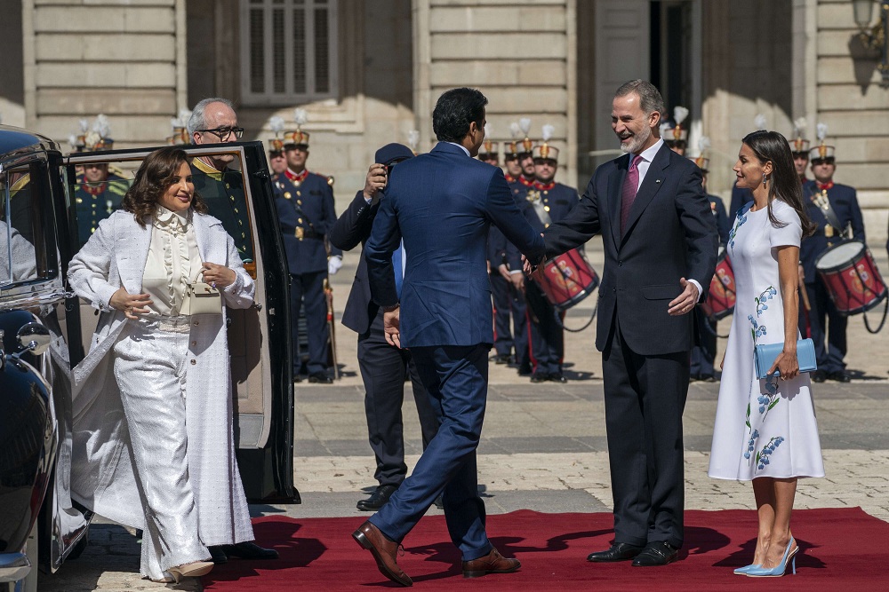 ملك اسبانيا فيليبي السادس كان في استقبال أمير قطر في أول زيارة دولة له لمدريد