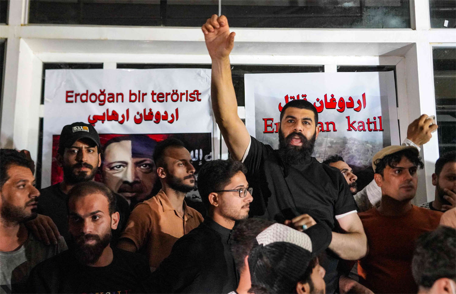 Iraqi protesters shout sloganns in front of the Turkish visa application centre in the central city of Najaf