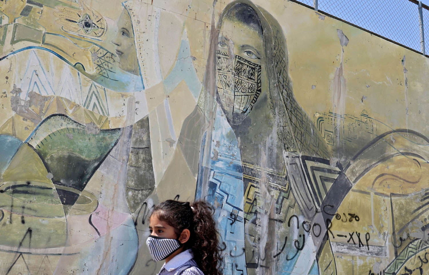 طفلة فلسطينية في مدرسة بنابلس