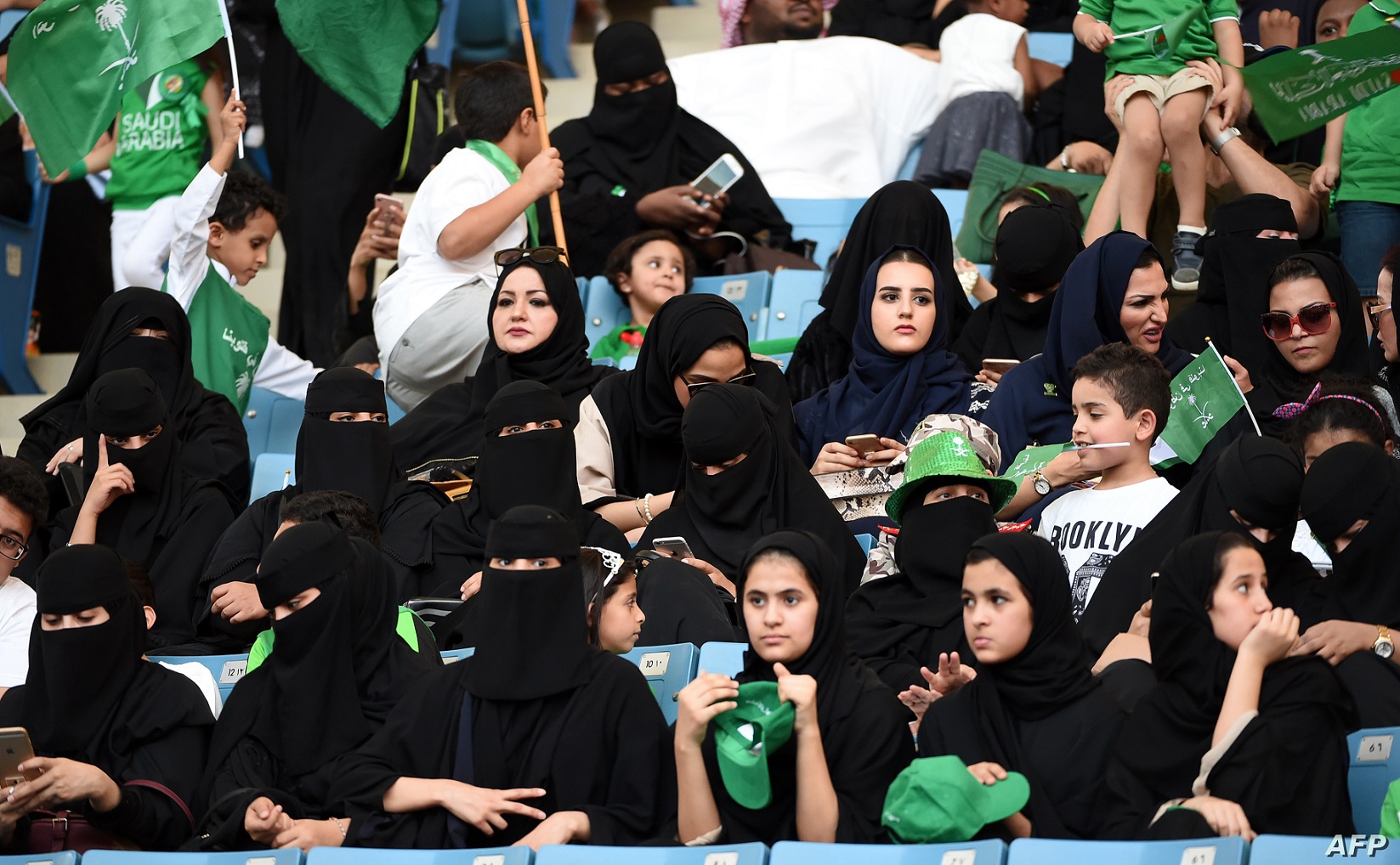 السعودية تُتيح للعائلات التواجد في كافة مدرجات ملاعب كرة القدم