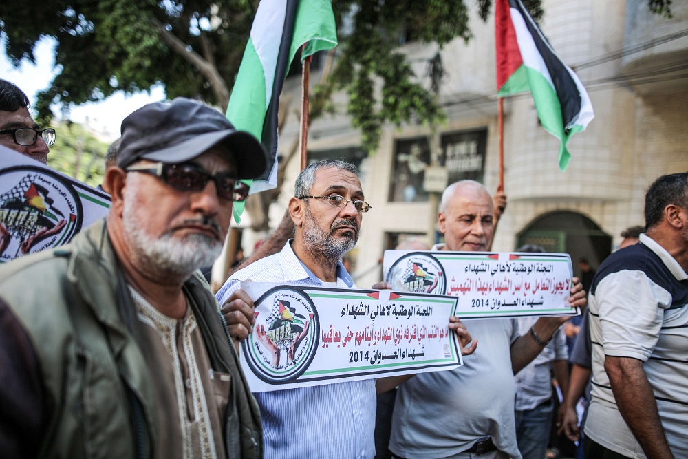 الشعب الفلسطيني يطالب بانهاء الانقسام