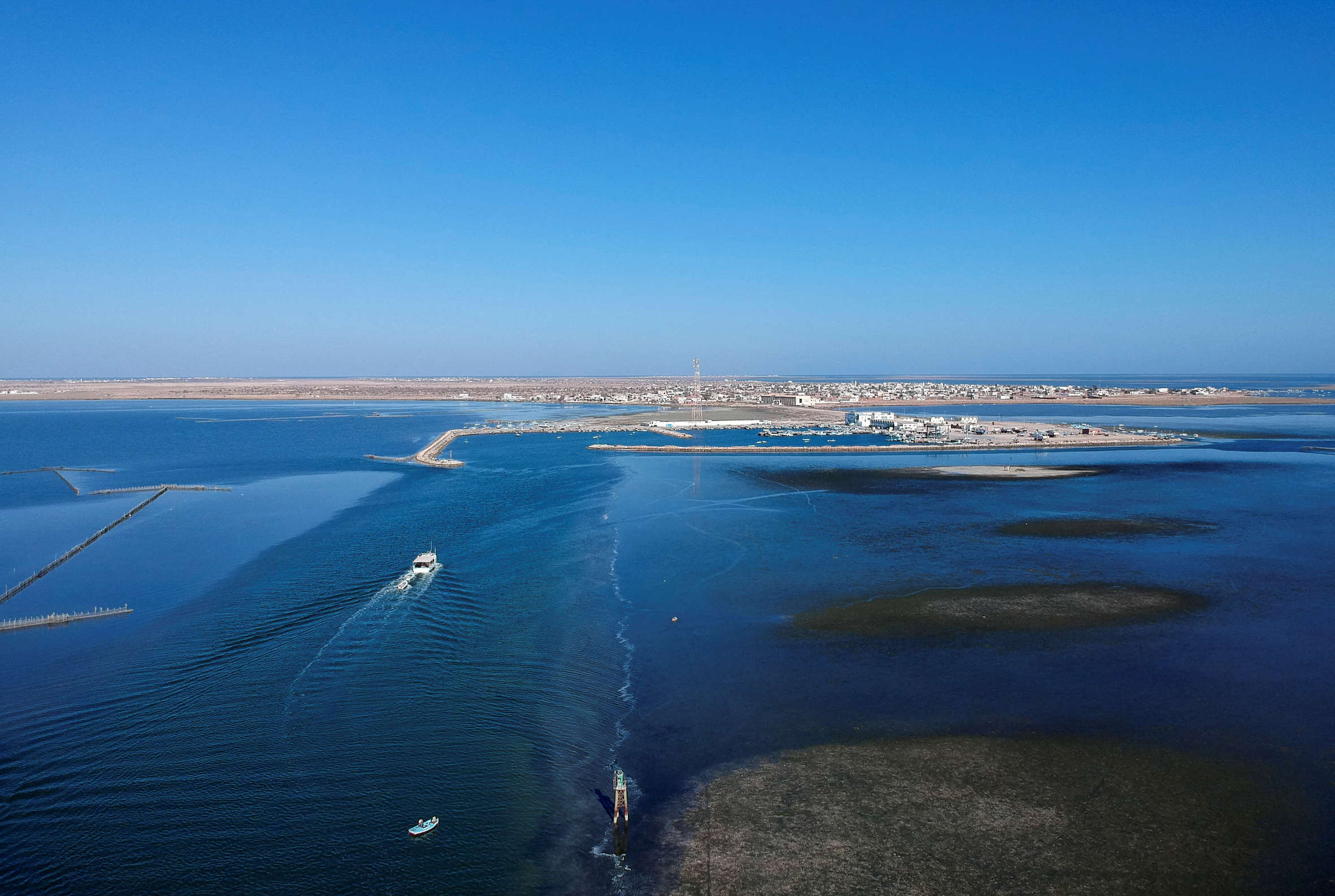 ارتفعت حرارة المياه غرب البحر المتوسط لأكثر من 70 يوما هذا الصيف بسبب موجة حارة بحرية.
