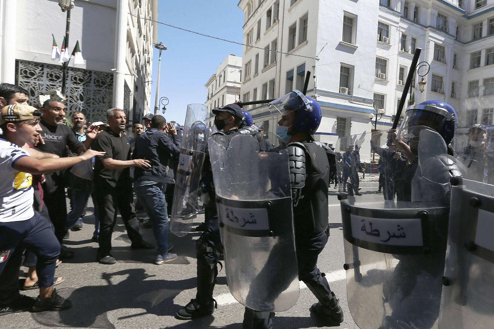 الشرطة الجزائرية لم توضح سبب الايقاف