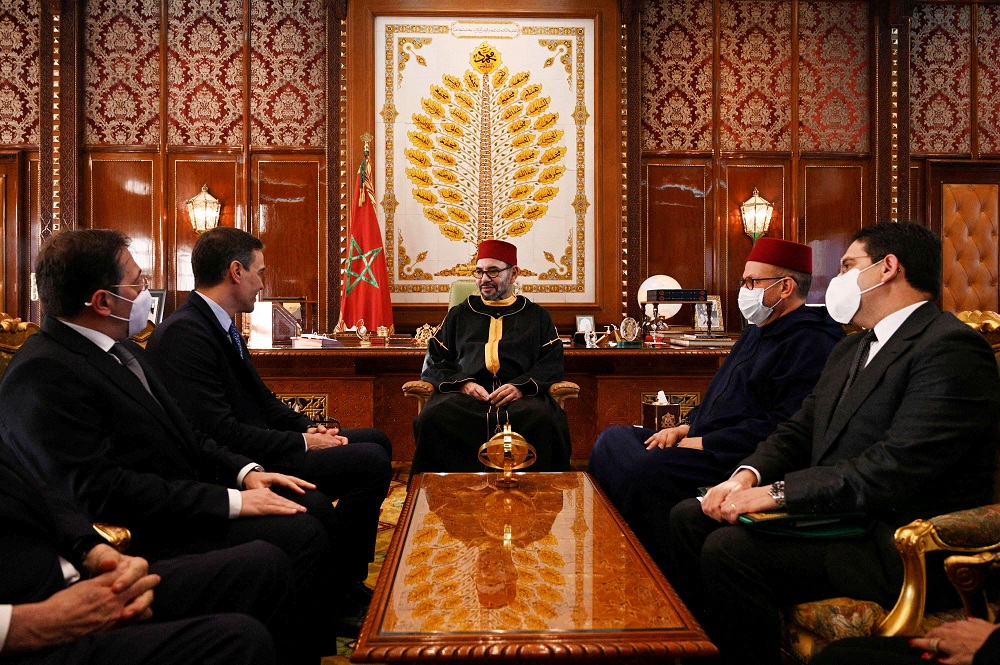 العاهل المغربي ورئيس الوزراء الاسباني في لقاء سابق في أول زيارة لمسؤول اسباني للمغرب بعد عودة الدفء للعلاقات