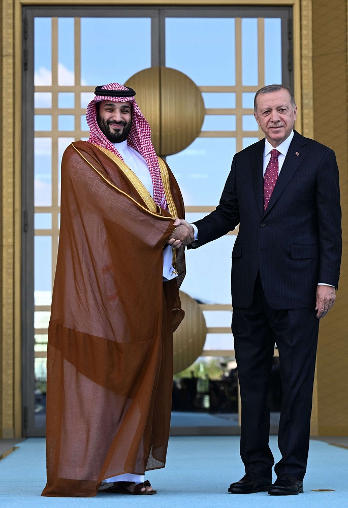 أردوغان يعدل بوصلة السياسة الخارجية صوب الخليج مع مصالحة مع السعودية والإمارات