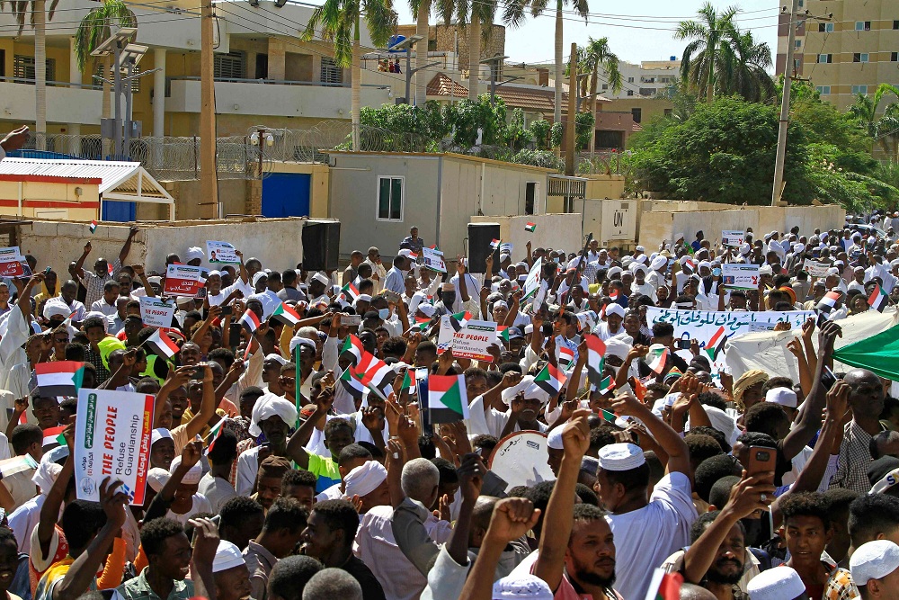 اخوان السودان استغلوا تفاقم الأزمة للعودة للضغط عبر الشارع بعد عامين من الانكفاء السياسي