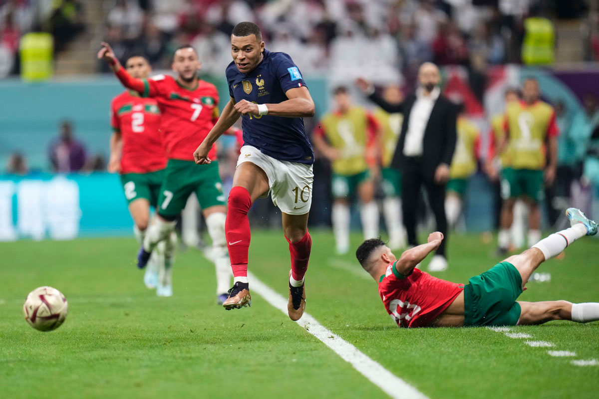 منتخب 'الديوك' يتخطى بصعوبة عقبة نظيره المغربي