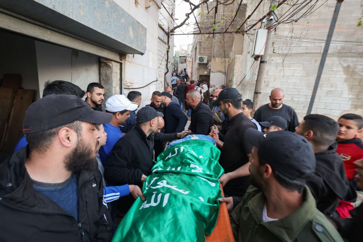 حصيلة الصراع الدموي في صفوف الفلسطينيين تقترب من 90 قتيلا