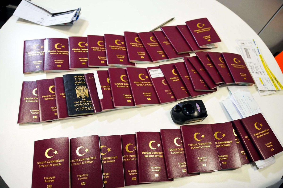 تركيا تمنح لموظفي الدولة فقط جوازات سفر خضراء دبلوماسية على خلاف ما تمنحه للمواطنين العاديين 