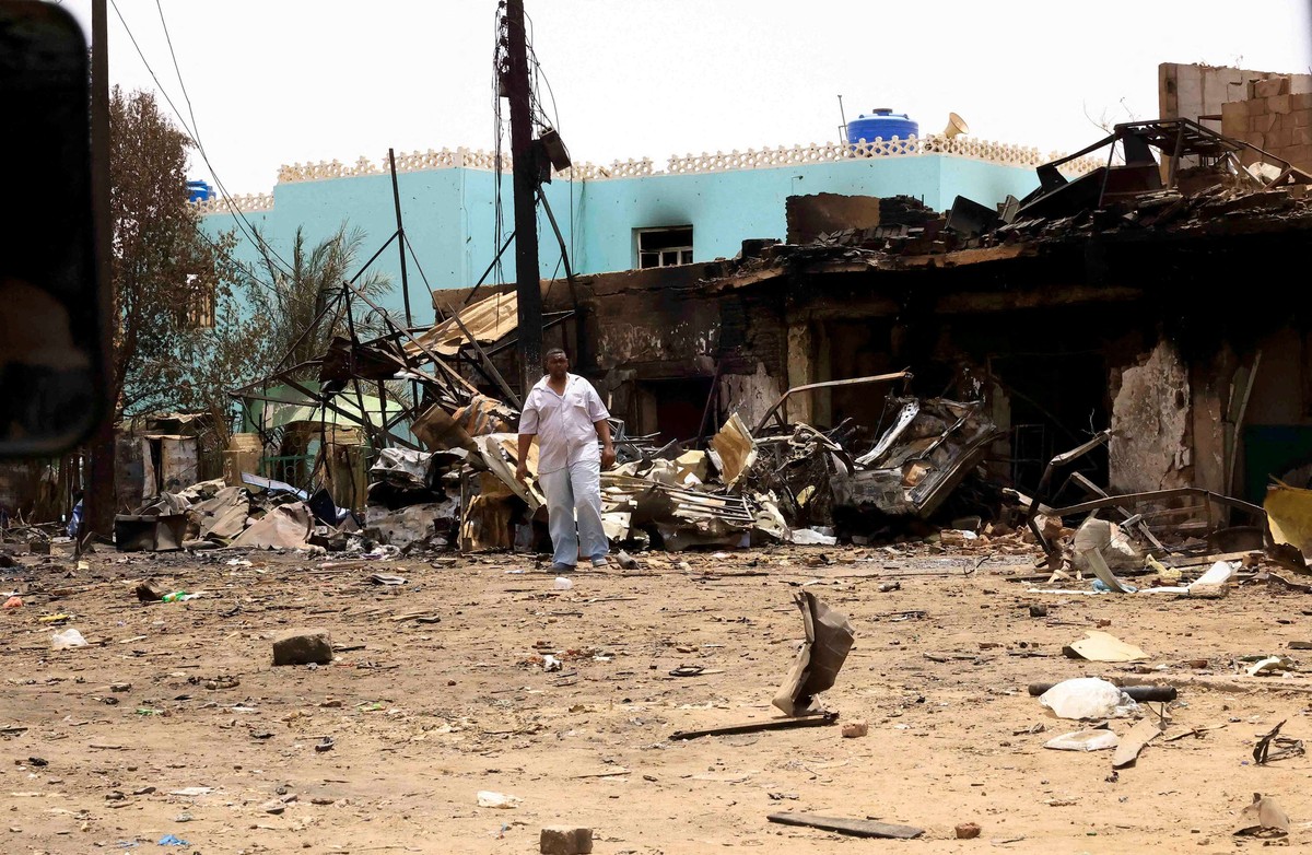 الحرب بين قوات البرهان وحميدتي.. لا غالب ولا مغلوب بعد 20 يوما من القتال