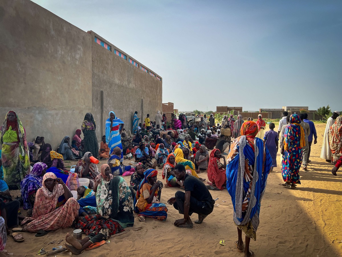 اتساع نطاق الحرب يدفع آلاف السودانيين لنزوح جماعي 