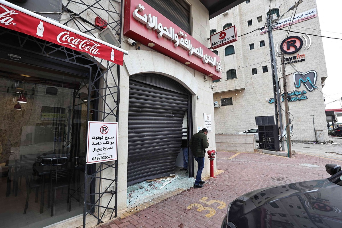 مقتل فلسطيني ومصادرة أموال في عملية للجيش الإسرائيلي في الضفة