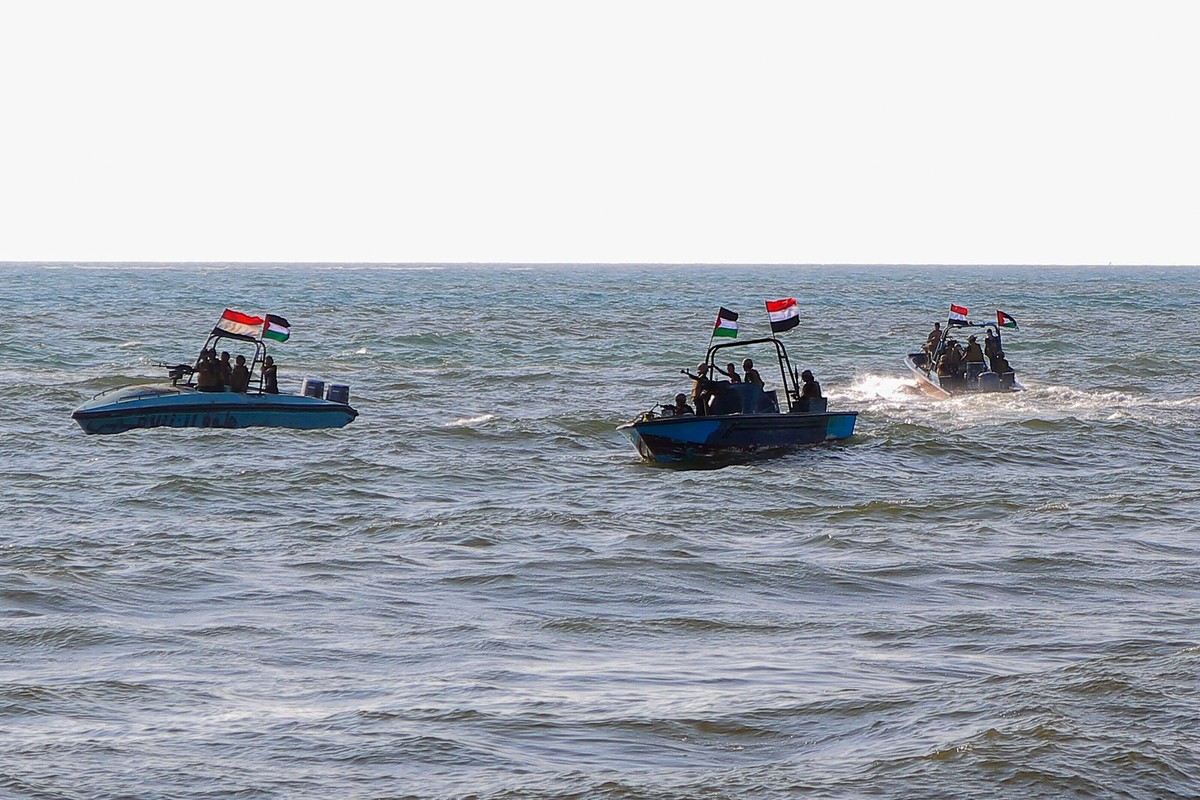 الحوثيون يتهمون واشنطن ولندن بخرق الأعراف الدولية