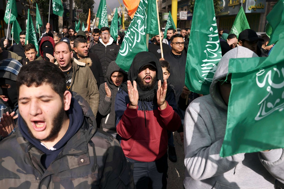 استطلاعات رأي تشير الى تصاعد شعبية حماس بين الفلسطينيين