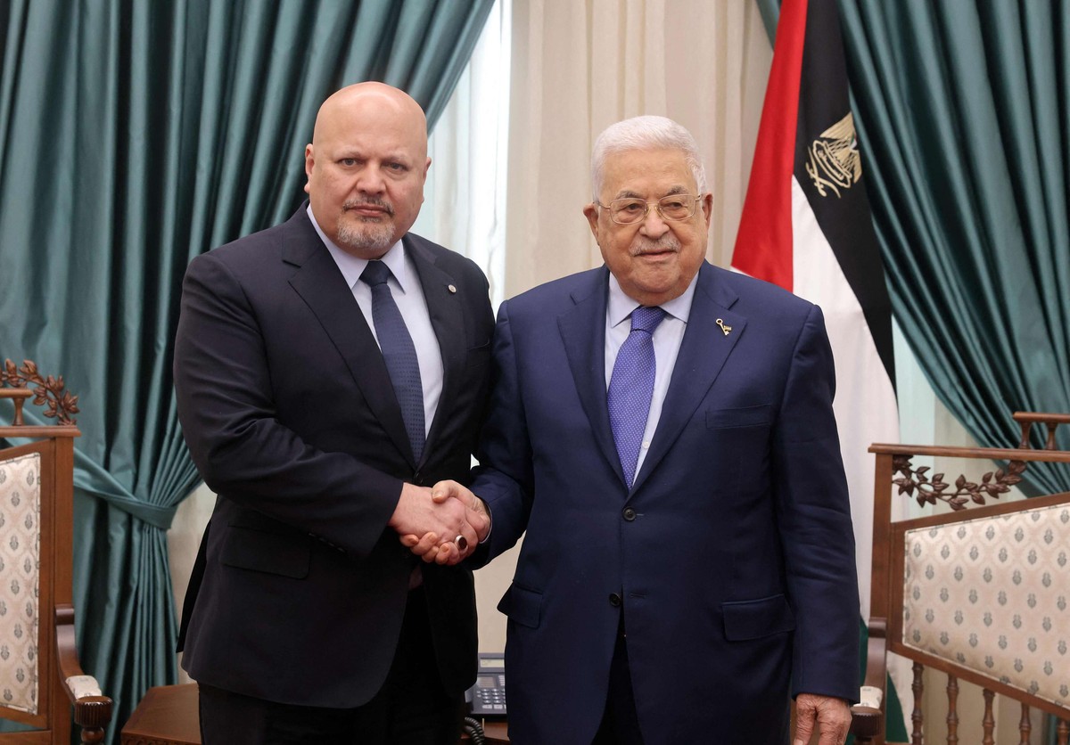 خان تحدث عن تحقيقات جرت في 2021 بشأن انتهاكات من اسرائيل وفصائل فلسطينية