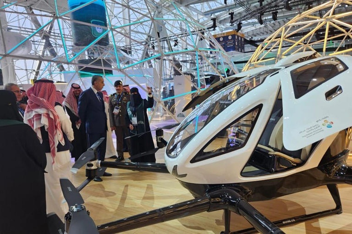 حموشي يطلع على أحدث صناعات الدفاع والأمن في معرض الدفاع العالمي في الرياض