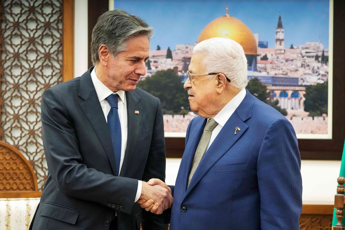 الرئيس الفلسطيني يتهم الأميركيين يالتواطئ في تجويع الفلسطينيين